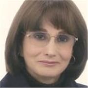 Profesora de química a estudiantes de bachillerato y universotario